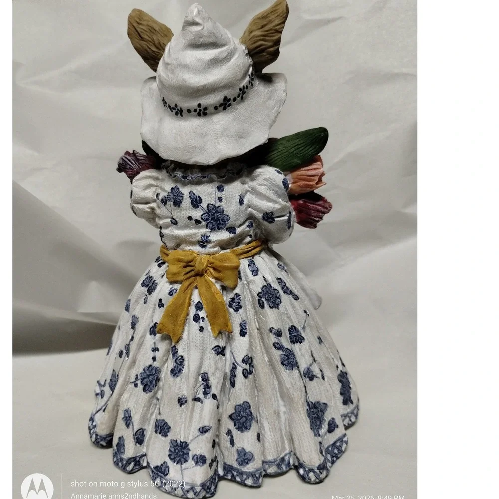 Vintage Style Resin Easter Bunny Figurine Set‎ Spring Rabbit Couple Decor 2pc